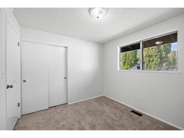 1200 Sw AUTUMN Way, Troutdale, OR 97060
