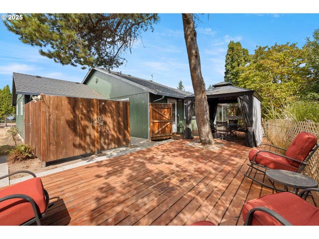 1200 Sw AUTUMN Way, Troutdale, OR 97060