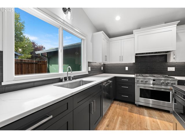 1200 Sw AUTUMN Way, Troutdale, OR 97060