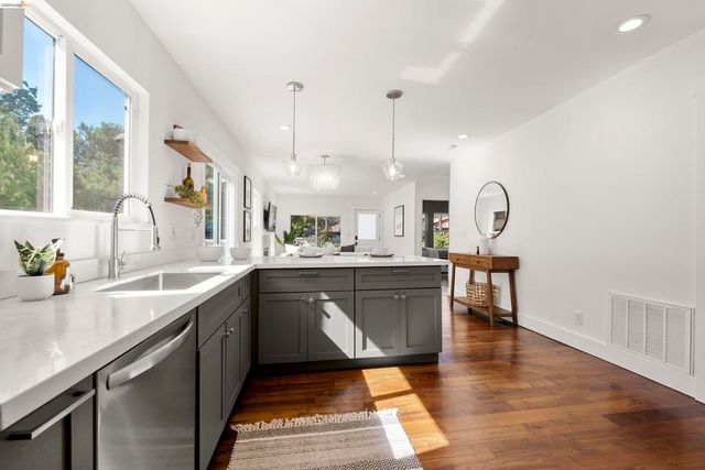 3920 3920 Edgemoor Pl, Oakland, CA 94605