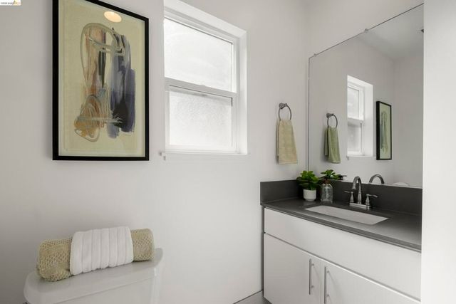 3920 3920 Edgemoor Pl, Oakland, CA 94605