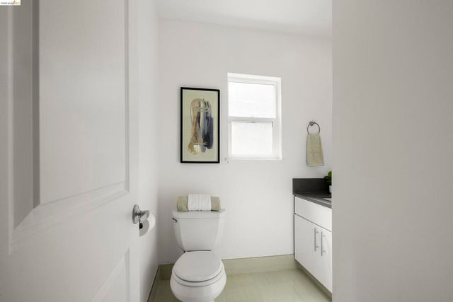 3920 3920 Edgemoor Pl, Oakland, CA 94605