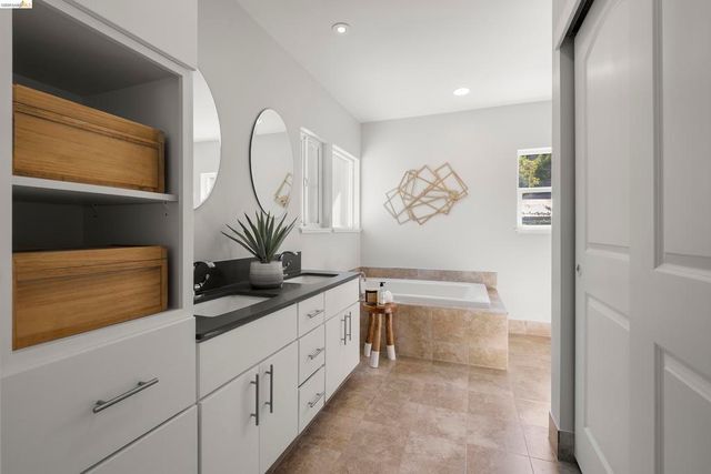 3920 3920 Edgemoor Pl, Oakland, CA 94605