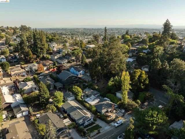 3920 3920 Edgemoor Pl, Oakland, CA 94605