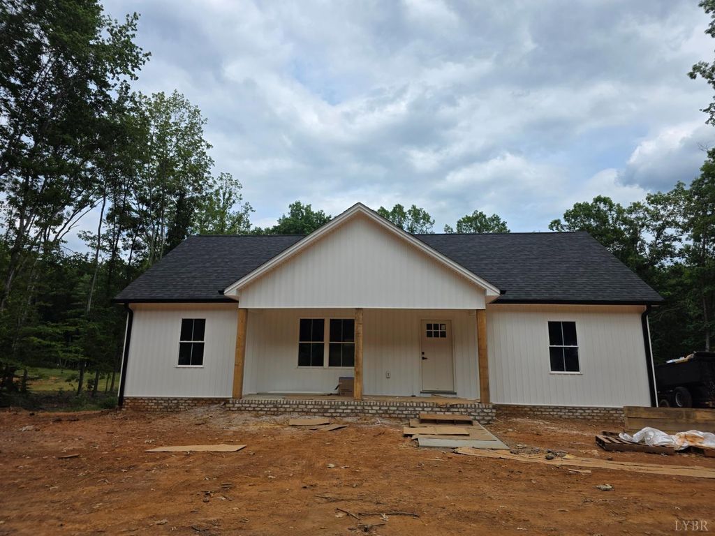 Image 1 of property listing at 2060 Stonewall Road, Concord, VA 24538