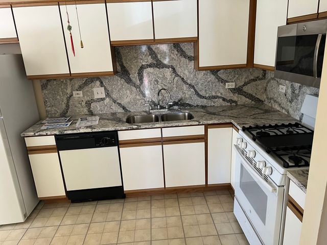 2750 shelly Lane, Aurora, IL 60504