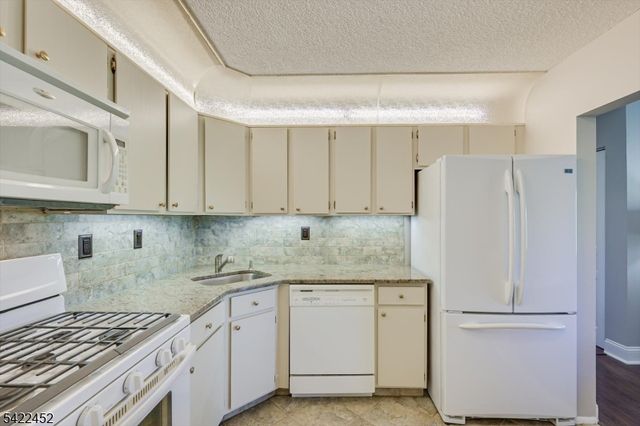 54 Lindsey Ct 54, Franklin Twp., NJ 08823