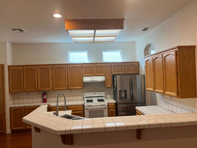 8613 Aviary Woods Way, Elk Grove, CA 95624