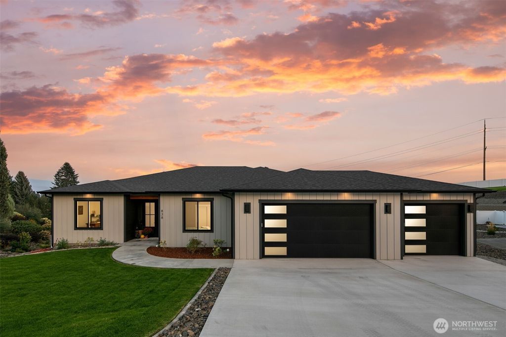 838 Autumn Crest Drive, Wenatchee, WA 98801