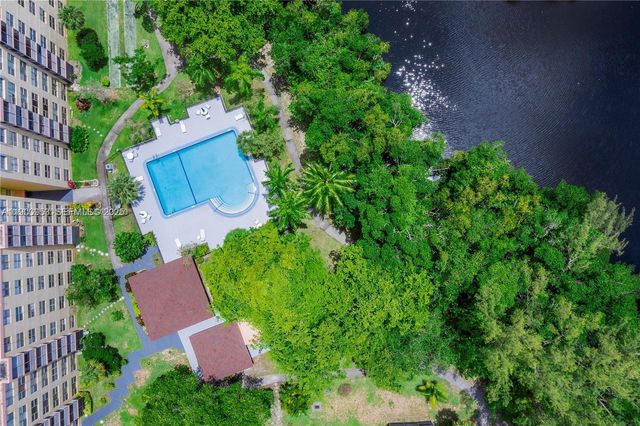 17890 W Dixie Hwy 606 606, North Miami Beach, FL 33160
