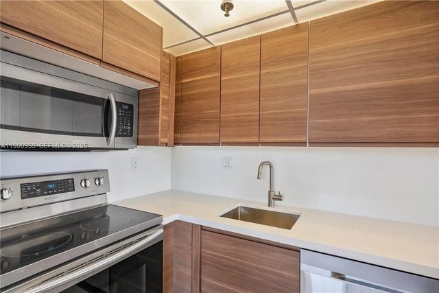 17890 W Dixie Hwy 606 606, North Miami Beach, FL 33160