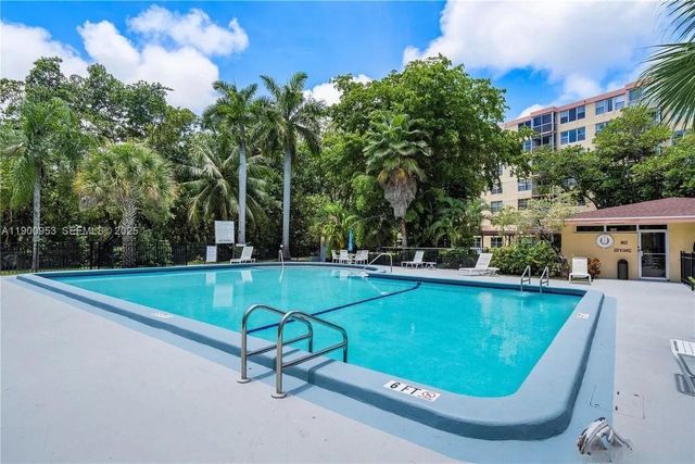 17890 W Dixie Hwy 606 606, North Miami Beach, FL 33160