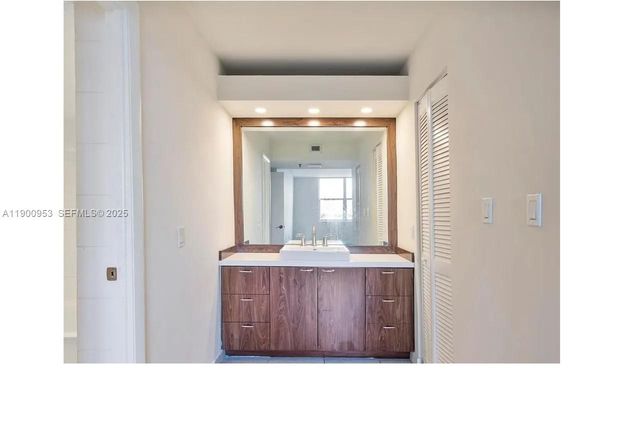 17890 W Dixie Hwy 606 606, North Miami Beach, FL 33160