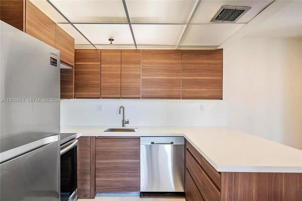 17890 W Dixie Hwy 606 606, North Miami Beach, FL 33160