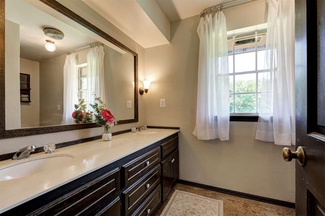 5701 NW Briarwood Road, Edmond, OK 73025