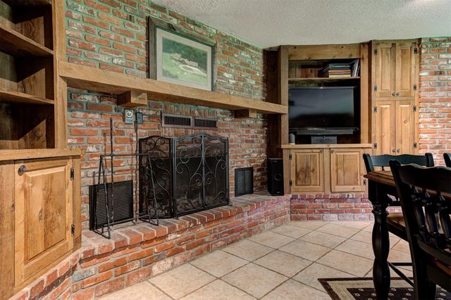 5701 NW Briarwood Road, Edmond, OK 73025