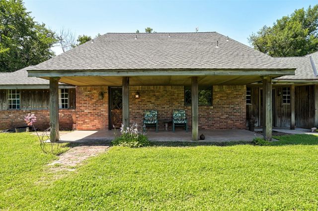 5701 NW Briarwood Road, Edmond, OK 73025