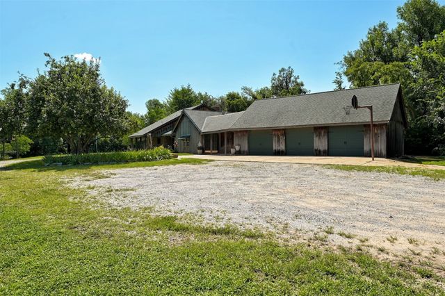 5701 NW Briarwood Road, Edmond, OK 73025