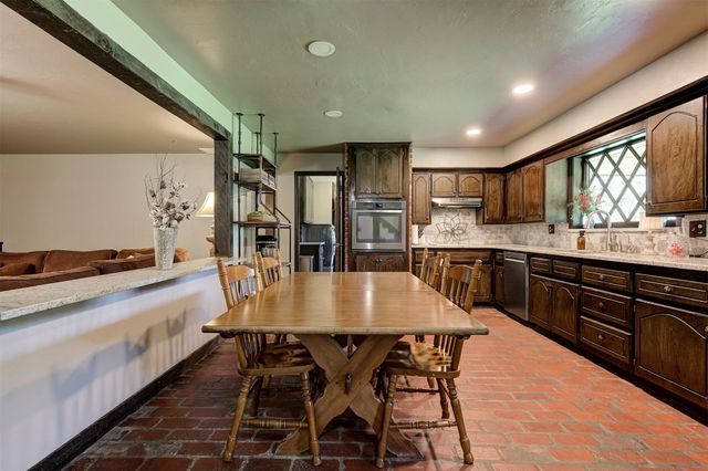 5701 NW Briarwood Road, Edmond, OK 73025