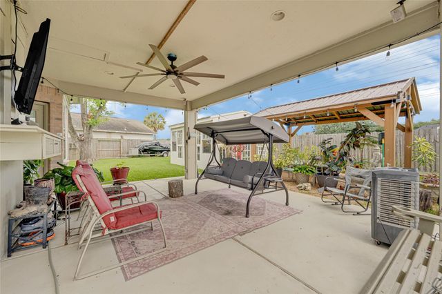 2205 W Van Trease Drive, Deer Park, TX 77536