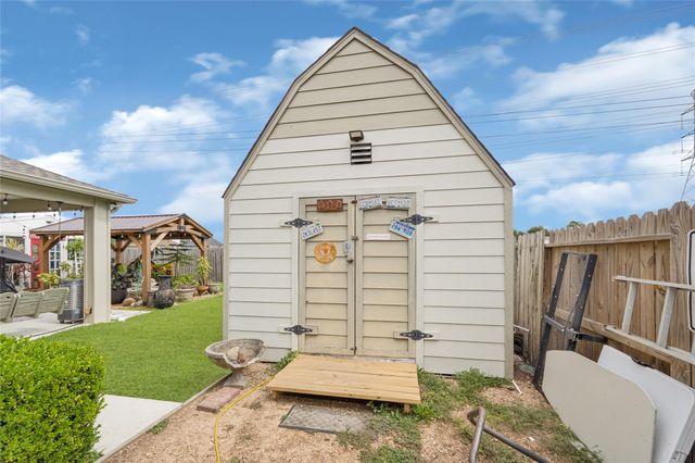 2205 W Van Trease Drive, Deer Park, TX 77536