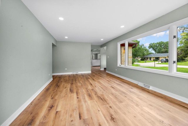 N69W20947 Pleasant STREET, Menomonee Falls, WI 53051