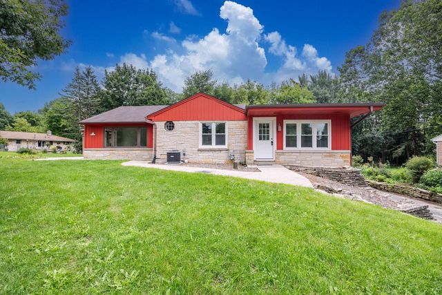 N69W20947 Pleasant STREET, Menomonee Falls, WI 53051