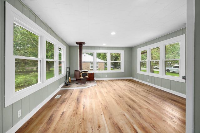 N69W20947 Pleasant STREET, Menomonee Falls, WI 53051