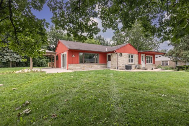 N69W20947 Pleasant STREET, Menomonee Falls, WI 53051