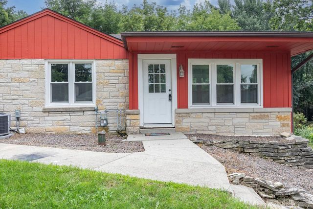 N69W20947 Pleasant STREET, Menomonee Falls, WI 53051