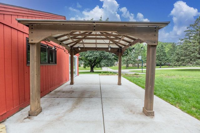 N69W20947 Pleasant STREET, Menomonee Falls, WI 53051