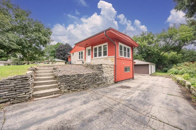 N69W20947 Pleasant STREET, Menomonee Falls, WI 53051