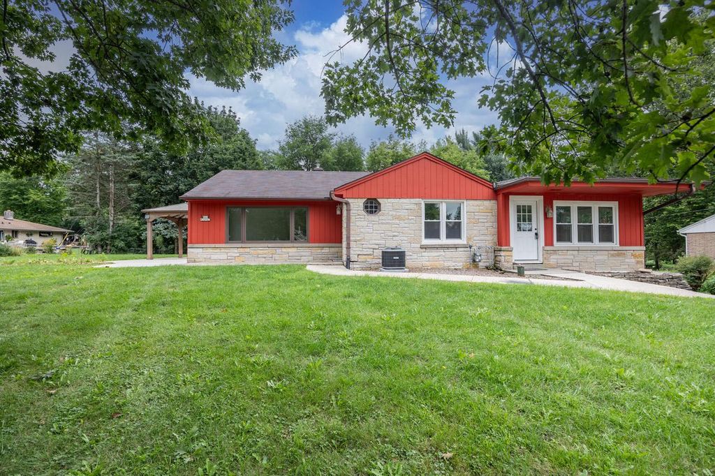 N69W20947 Pleasant STREET, Menomonee Falls, WI 53051