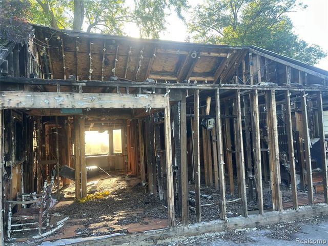 21640 Jacksonville Street, Farmington, MI 48336