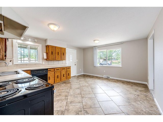 610 3rd St, Bennett, CO 80102