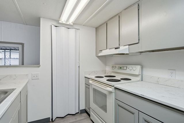 1211 E Lyons Ave, Spokane, WA 99208