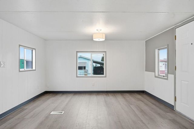 1211 E Lyons Ave, Spokane, WA 99208