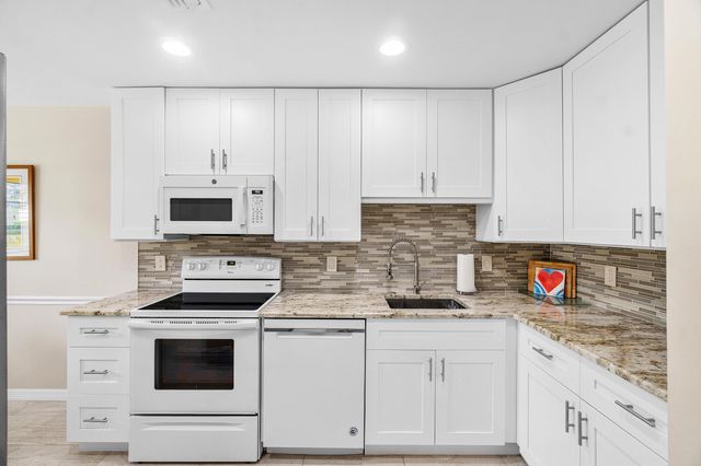 24 Stratford Drive E Unit E, Boynton Beach, FL 33436