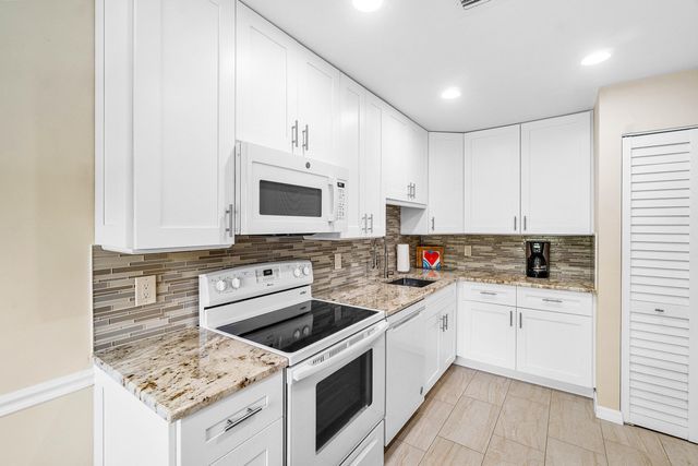 24 Stratford Drive E Unit E, Boynton Beach, FL 33436