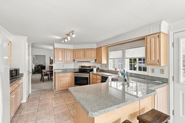 3 Knollwood, Bridgewater, MA 02324
