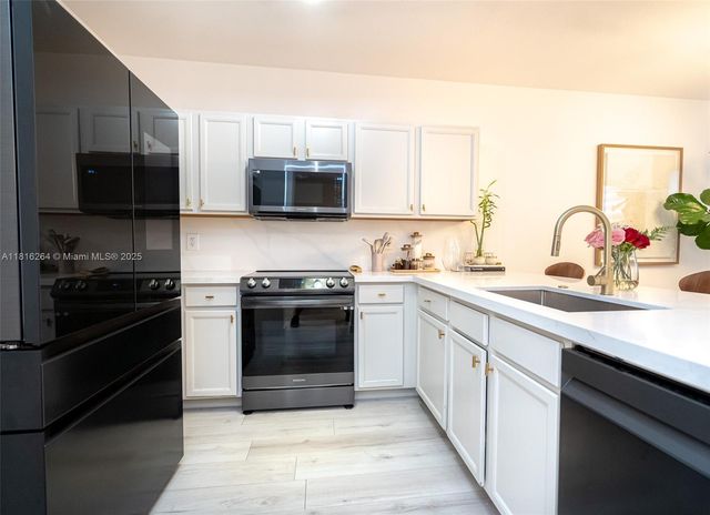 8760 NW 97th Ave 203, Doral, FL 33178