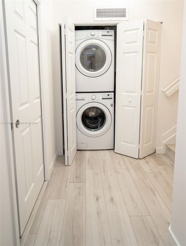 8760 NW 97th Ave 203, Doral, FL 33178