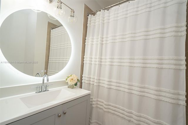 8760 NW 97th Ave 203, Doral, FL 33178