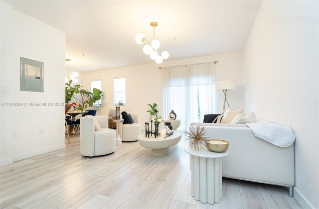 8760 NW 97th Ave 203, Doral, FL 33178