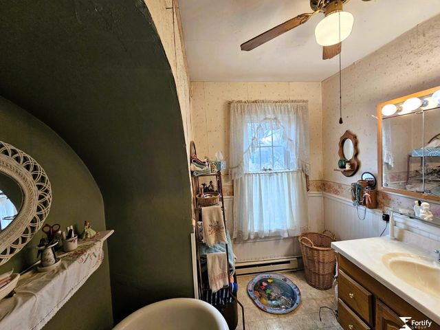 315 N 11Th Street, Geneva, NE 68361