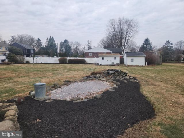 320 CRESTLINE DR, Willow Street, PA 17584