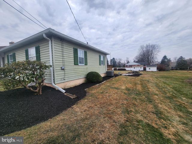 320 CRESTLINE DR, Willow Street, PA 17584