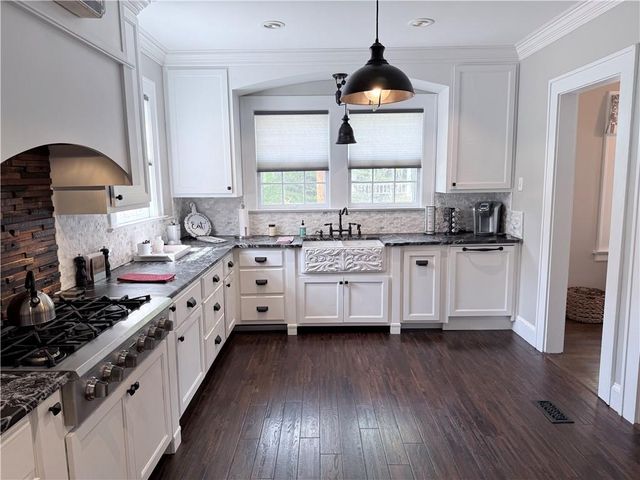 906 N Main Street NW, Conyers, GA 30012