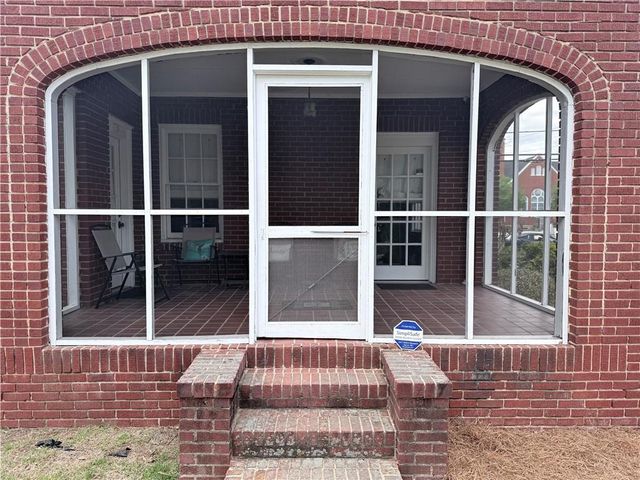 906 N Main Street NW, Conyers, GA 30012