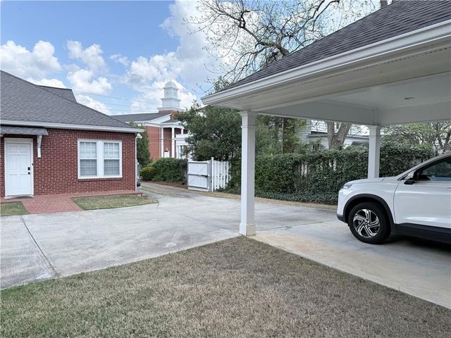 906 N Main Street NW, Conyers, GA 30012